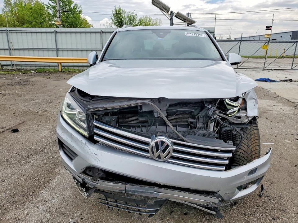 52179756 :رقم المزاد ، WVGRF7BP1HD000646 vin ، 2017 Volkswagen Touareg مزاد بيع