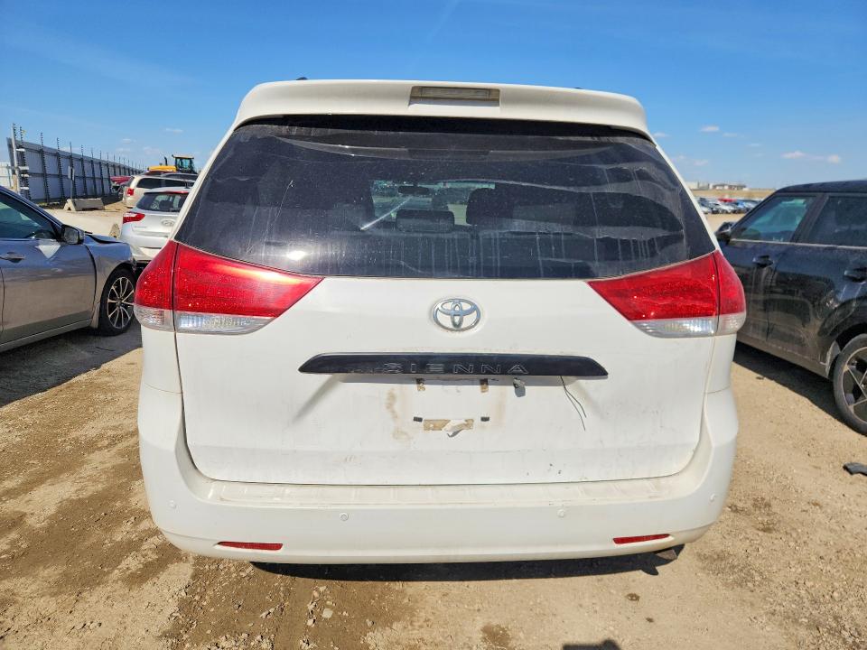 53013016 :رقم المزاد ، 5TDZK3DC8DS391912 vin ، 2013 Toyota Sienna مزاد بيع