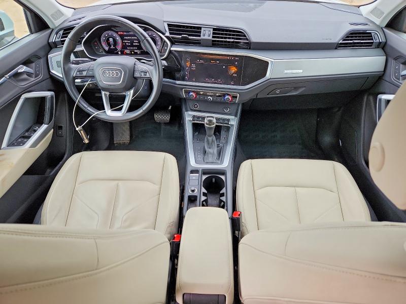 51372666 :رقم المزاد ، WA1EECF3XM1002519 vin ، 2021 Audi Q3 مزاد بيع