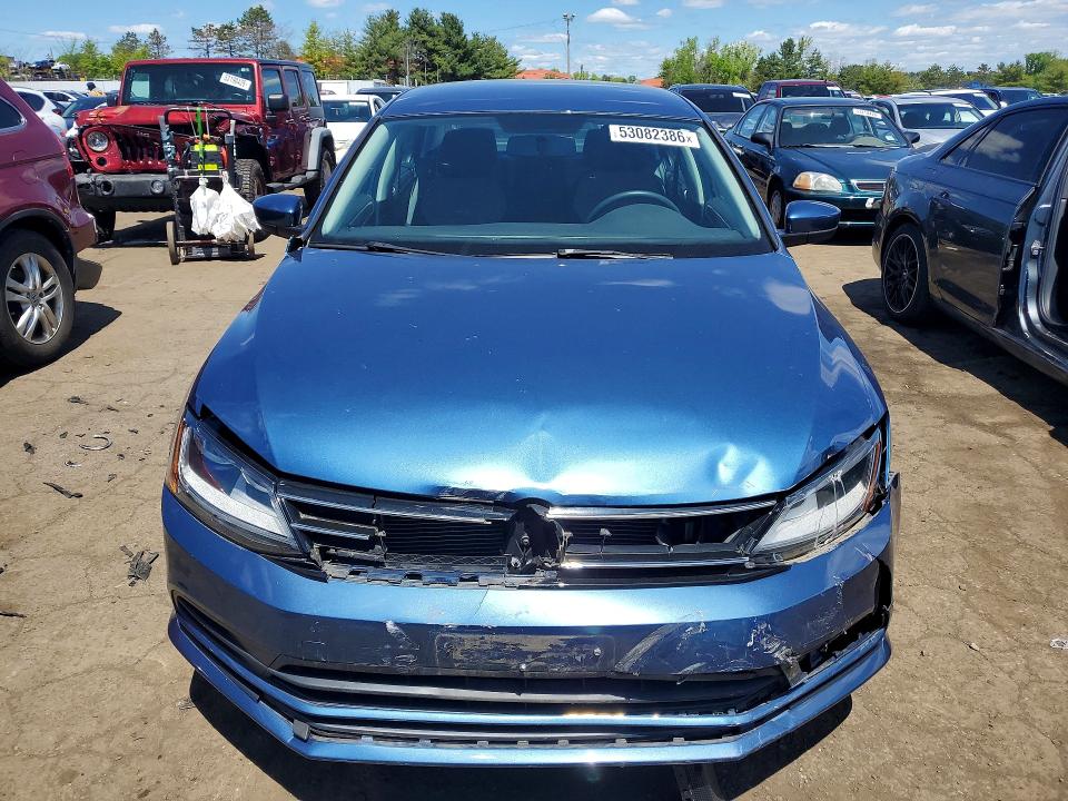 53082386 :رقم المزاد ، 3VW167AJ2HM386722 vin ، 2017 Volkswagen Jetta مزاد بيع
