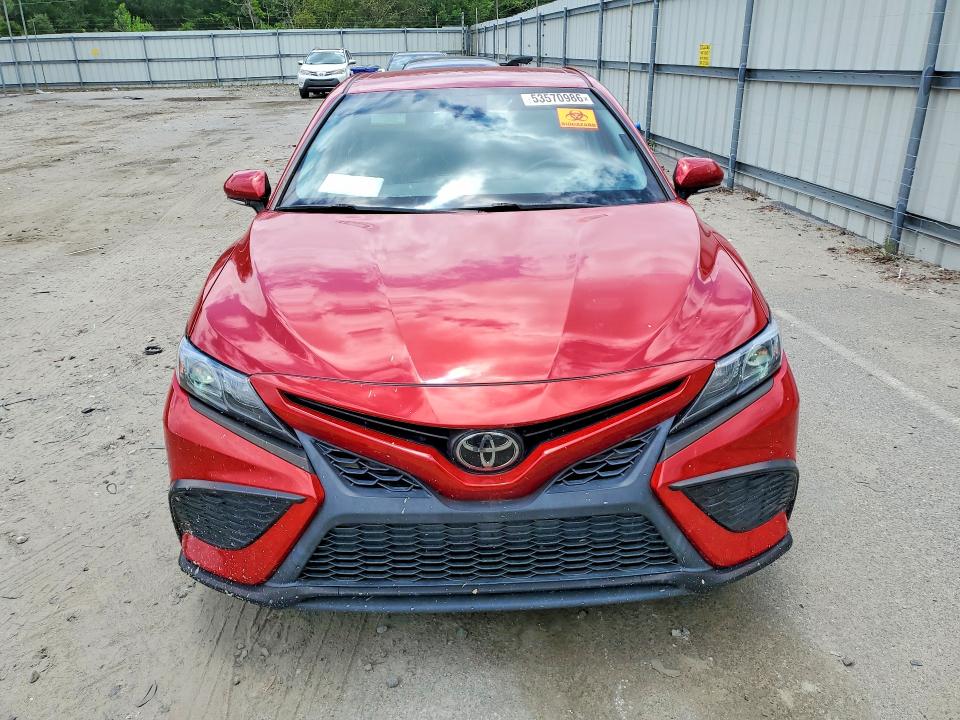 Продаж на аукціоні авто 2022 Toyota Camry, vin: 4T1G11AKXNU040440, номер лоту: 53570986
