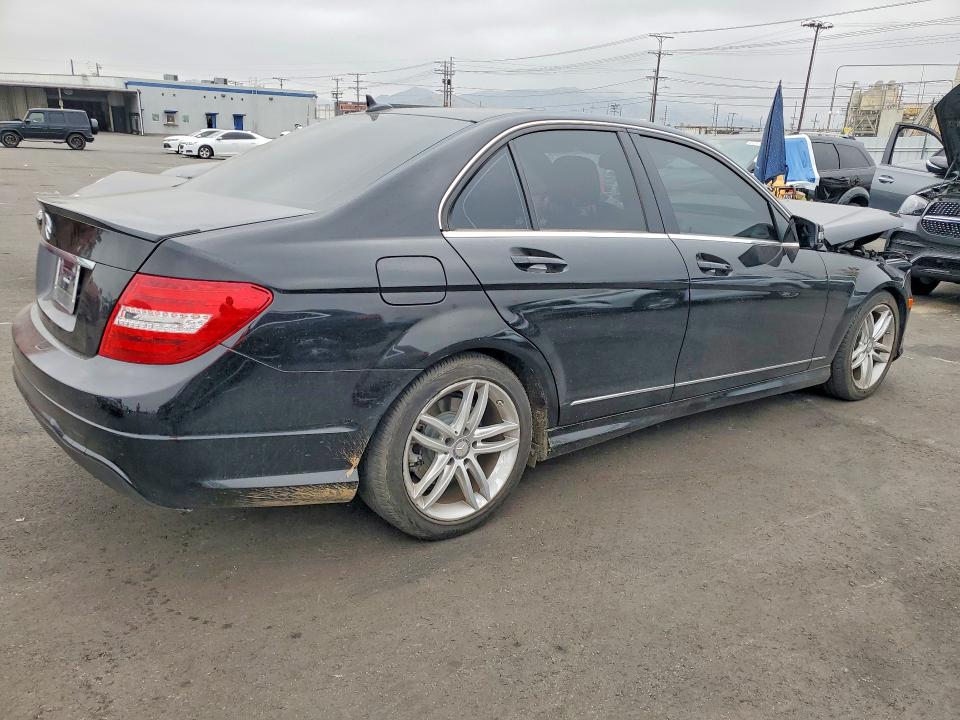 Продаж на аукціоні авто 2013 Mercedes-benz C, vin: WDDGF4HB3DR259325, номер лоту: 52205806