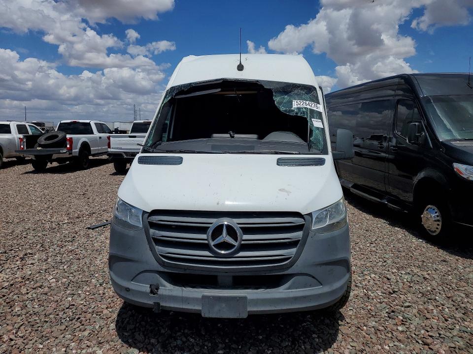 52264276 :رقم المزاد ، W1W40CHY1MT054669 vin ، 2021 Mercedes Benz Sprinter مزاد بيع