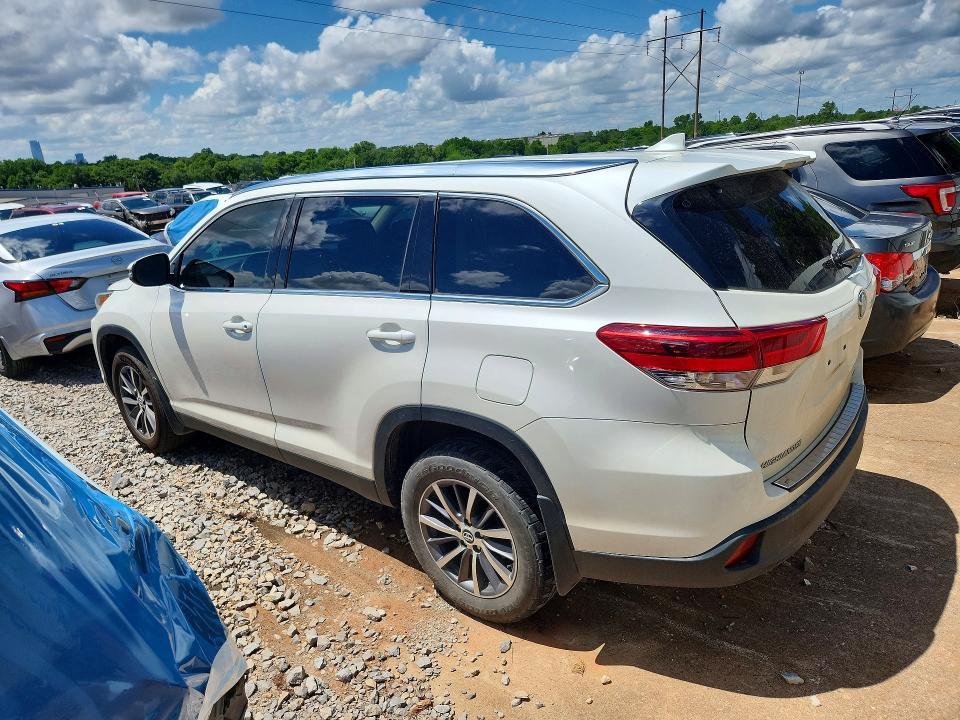 Продажа на аукционе авто 2019 Toyota Highlander, vin: 5TDJZRFH7KS576874, номер лота: 54945106