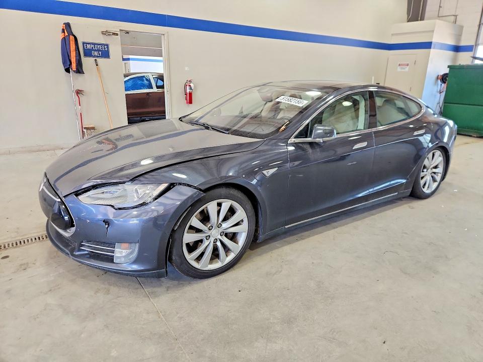 Продажа на аукционе авто 2015 Tesla Model S, vin: 5YJSA1H27FF098326, номер лота: 51582156