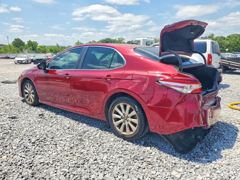 53514266 :رقم المزاد ، 4T1B11HK7JU537133 vin ، 2018 Toyota Camry مزاد بيع