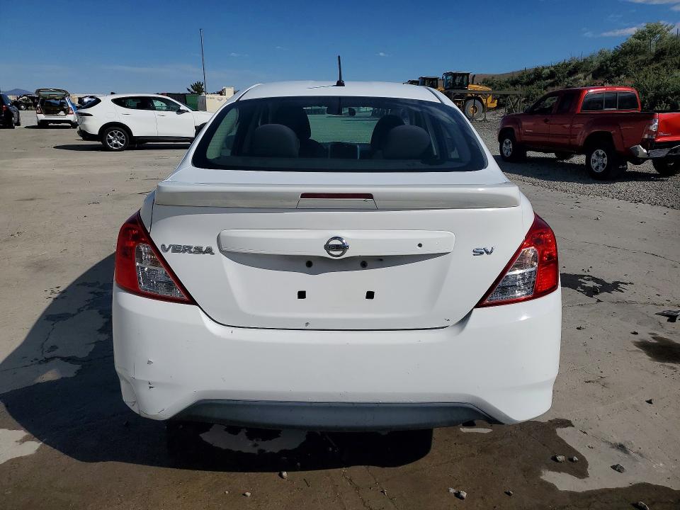 79121325 :رقم المزاد ، 3N1CN7AP5JL810413 vin ، 2018 Nissan Versa مزاد بيع