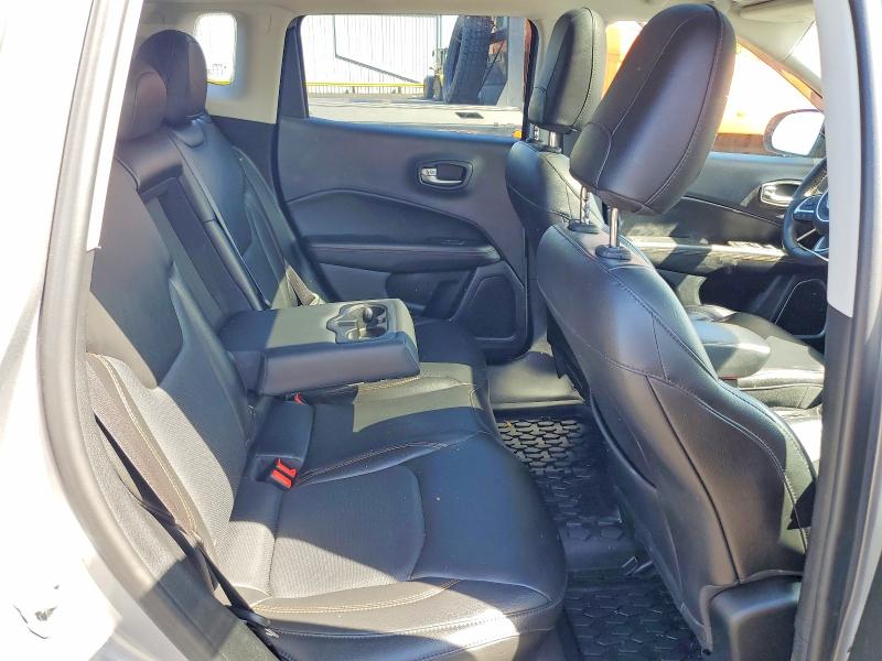 53981116 :رقم المزاد ، 3C4NJDCB9JT435420 vin ، 2018 Jeep Compass مزاد بيع