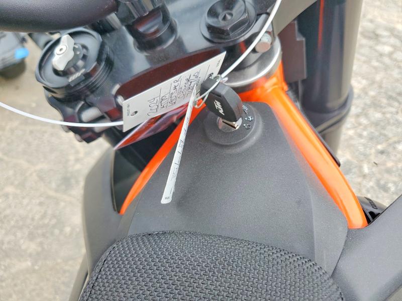 53990736 :رقم المزاد ، VBKLSV403RM762760 vin ، 2024 Ktm 690 مزاد بيع