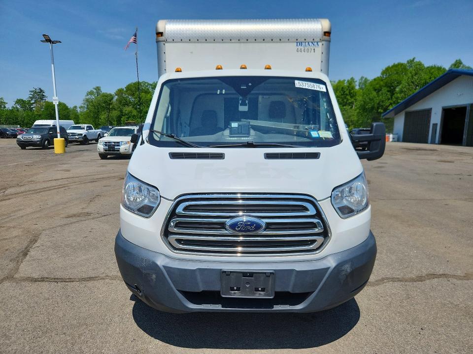 53755876 :رقم المزاد ، 1FDBF8PM2HKA85112 vin ، 2017 Ford Transit مزاد بيع