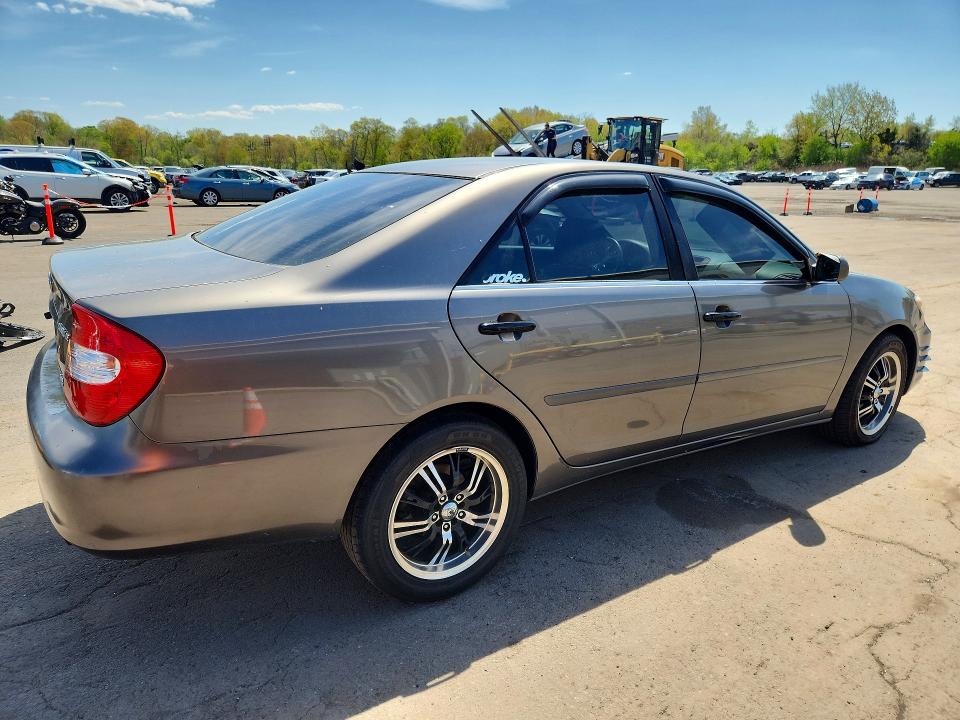 52381976 :رقم المزاد ، 4T1BF32K52U516160 vin ، 2002 Toyota Camry مزاد بيع