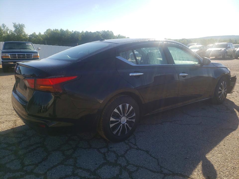 53043376 :رقم المزاد ، 1N4BL4BV6KC215244 vin ، 2019 Nissan Altima مزاد بيع