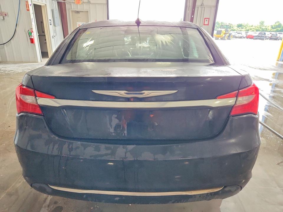 2011 Chrysler 200 მანქანა იყიდება აუქციონზე, vin: 1C3BC2FB6BN542928, აუქციონის ნომერი: 54475896