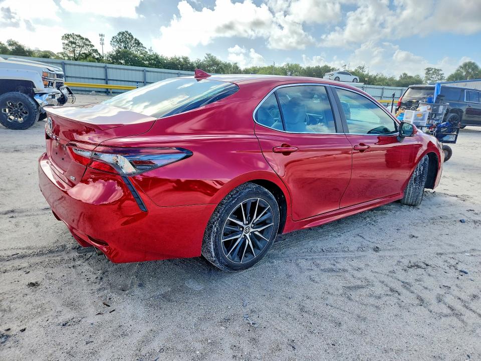 53796206 :رقم المزاد ، 4T1G11AK2NU041503 vin ، 2022 Toyota Camry مزاد بيع