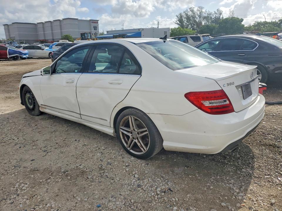54416096 :رقم المزاد ، WDDGF8AB9DR242451 vin ، 2013 Mercedes-benz C مزاد بيع