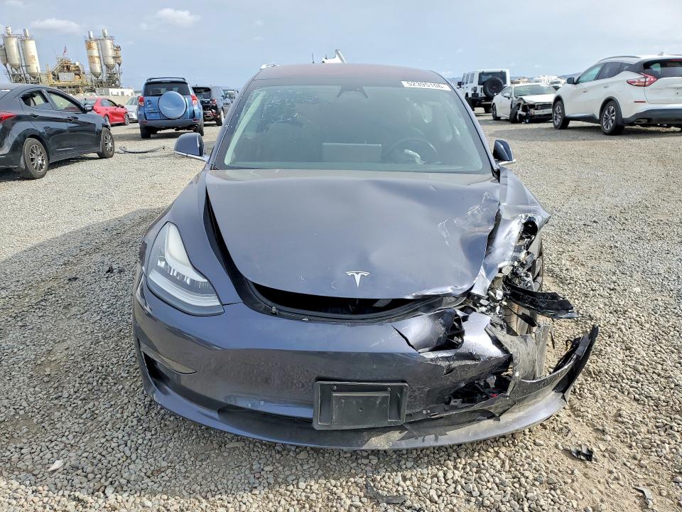 Продажа на аукционе авто 2018 Tesla Model 3, vin: 5YJ3E1EA1JF047692, номер лота: 52395106