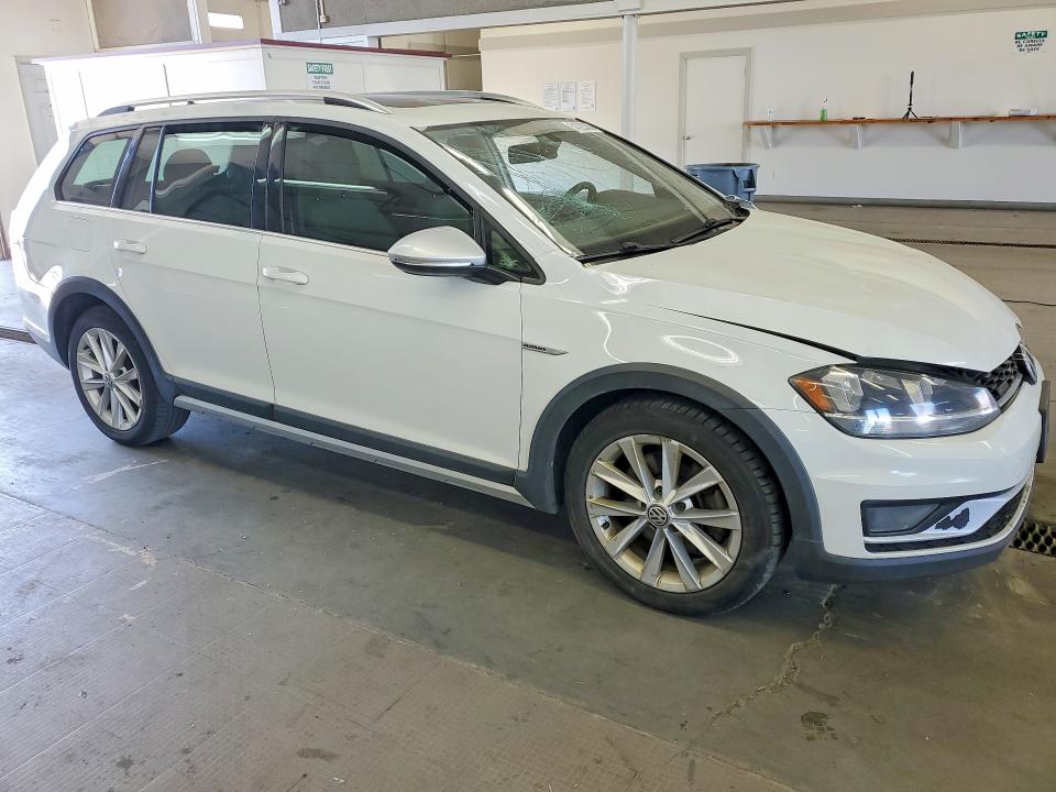 54723306 :رقم المزاد ، 3VWM17AU1JM759437 vin ، 2018 Volkswagen Golf Alltrack مزاد بيع