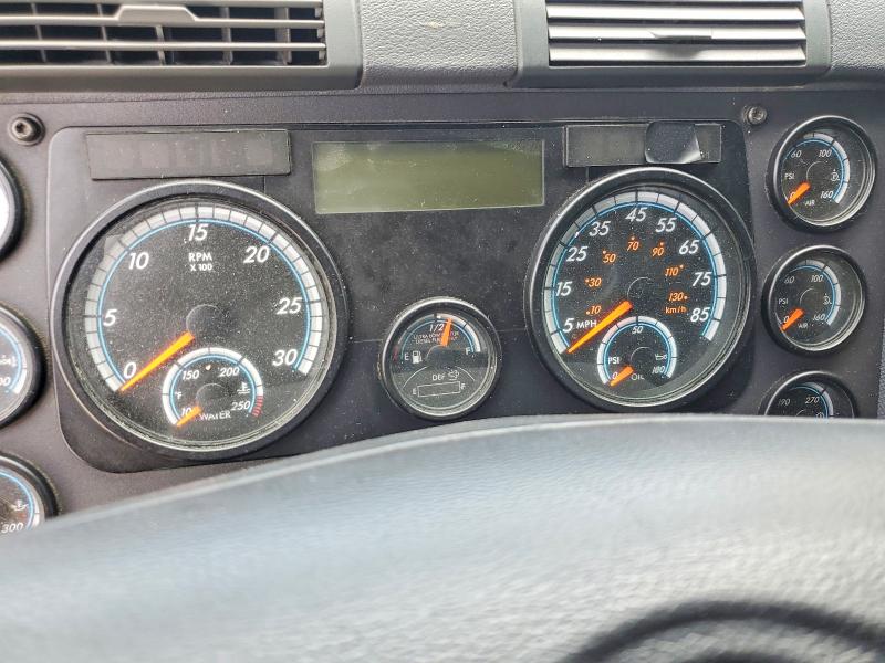 51667776 :رقم المزاد ، 3AKJGLDR8JSHU4617 vin ، 2018 Freigliner Cascadia 125 مزاد بيع