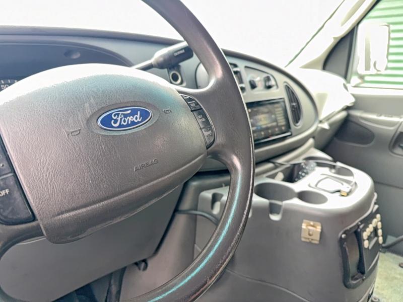 2003 Ford Econoline მანქანა იყიდება აუქციონზე, vin: 1FDXE45F53HA63424, აუქციონის ნომერი: 52597456