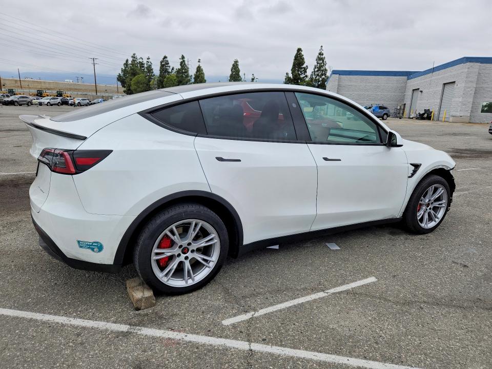 2024 Tesla Model Y მანქანა იყიდება აუქციონზე, vin: 7SAYGDEE9RF075162, აუქციონის ნომერი: 54643376