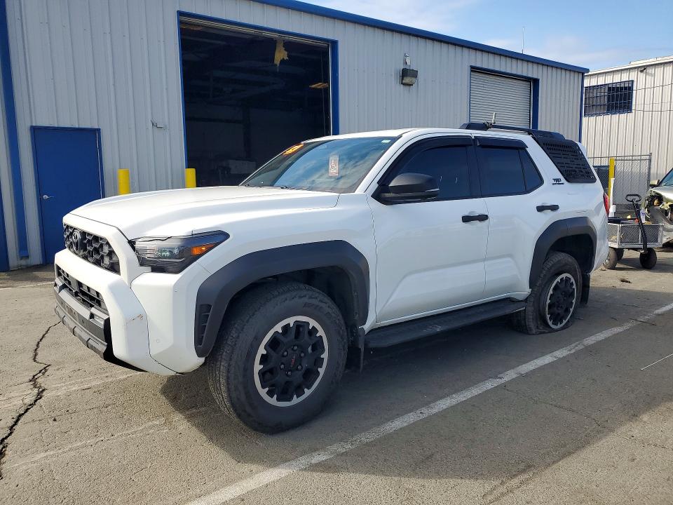 52773686 :رقم المزاد ، JTEVA5BR7S5009596 vin ، 2025 Toyota 4runner مزاد بيع