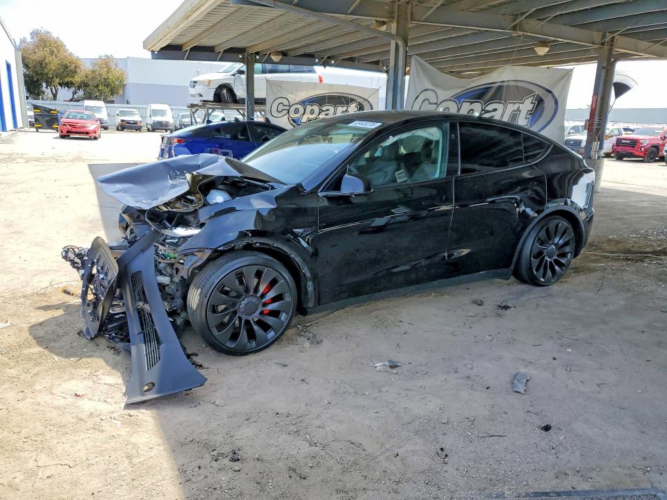 Auction sale of the 2024 Tesla Model Y, vin: 7SAYGDEF3RF071990, lot number: 53445236