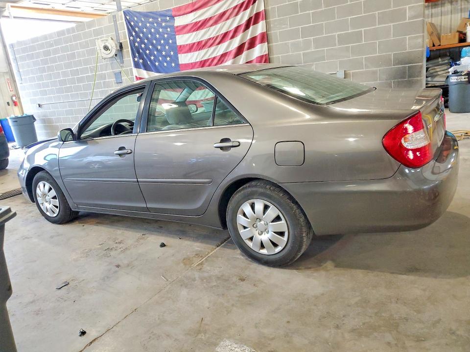 55381666 :رقم المزاد ، 4T1BE32K64U823990 vin ، 2004 Toyt Camry مزاد بيع