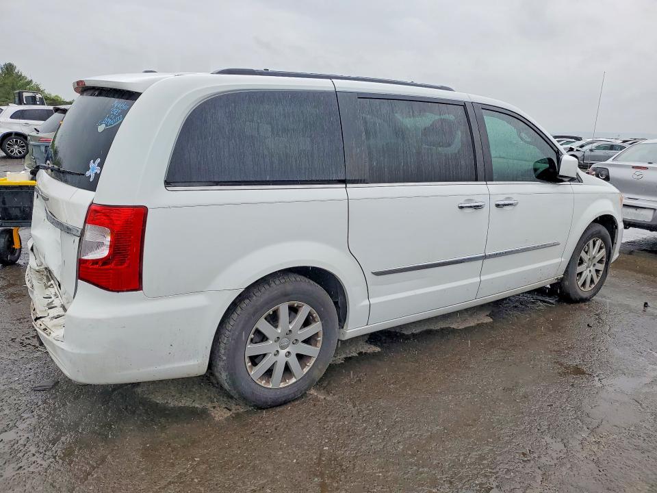2015 Chrysler Town & Country მანქანა იყიდება აუქციონზე, vin: 2C4RC1BG9FR646084, აუქციონის ნომერი: 52368916