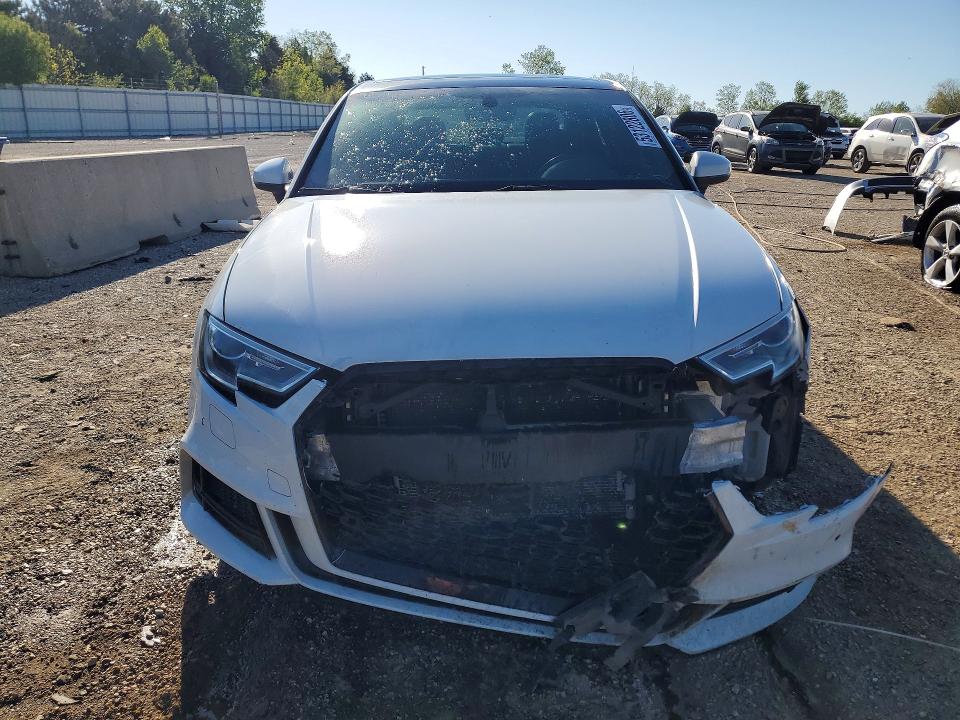 53122806 :رقم المزاد ، WAUJ8GFF0J1011249 vin ، 2018 Audi A3 مزاد بيع