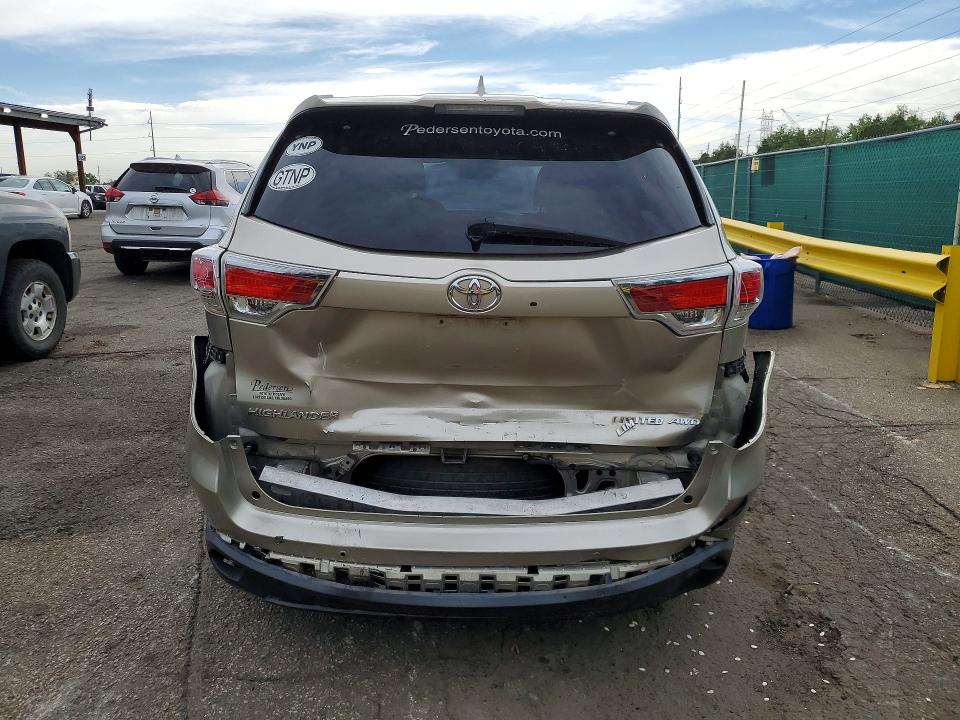 53759156 :رقم المزاد ، 5TDDKRFH9FS208137 vin ، 2015 Toyota Highlander مزاد بيع