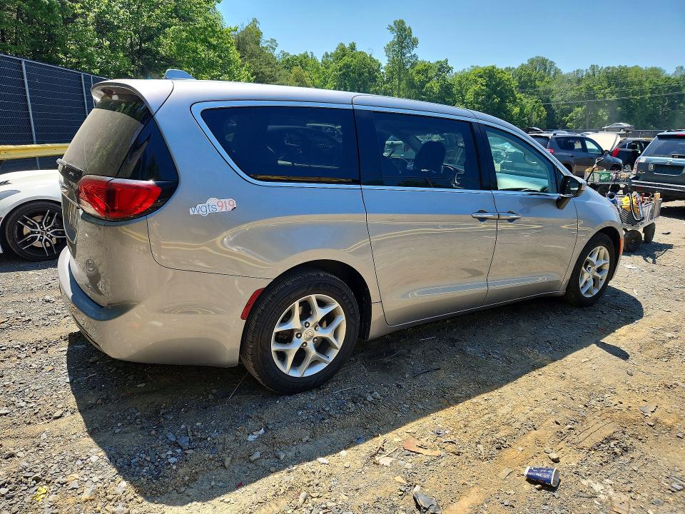 54354316 :رقم المزاد ، 2C4RC1BGXHR811384 vin ، 2017 Chrysler Pacifica مزاد بيع