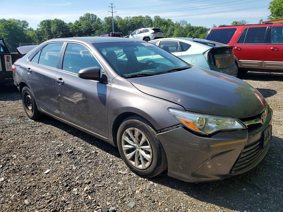 54228756 :رقم المزاد ، 4T1BF1FKXFU962700 vin ، 2015 Toyota Camry مزاد بيع