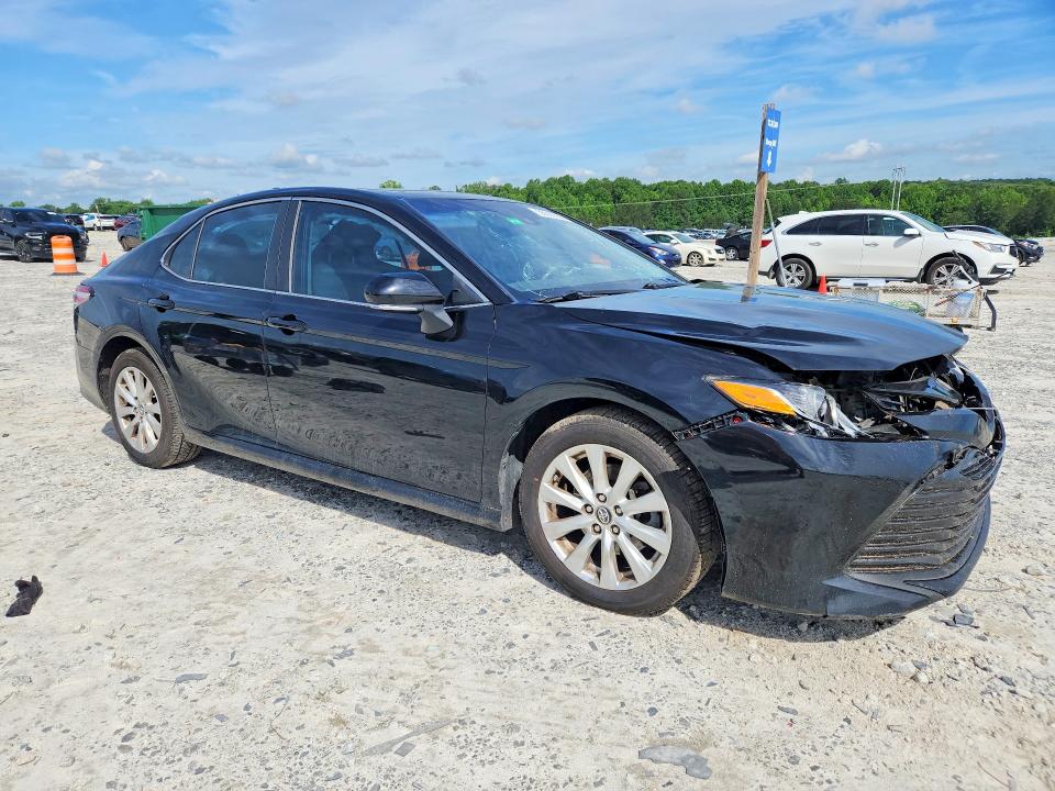 55010736 :رقم المزاد ، 4T1B11HK2JU629671 vin ، 2018 Toyota Camry مزاد بيع