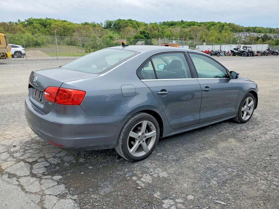 2013 Volkswagen Jetta მანქანა იყიდება აუქციონზე, vin: 3VW3L7AJ7DM402697, აუქციონის ნომერი: 53156236