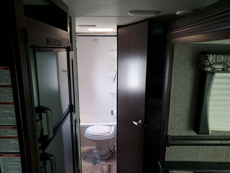 52375686 :رقم المزاد ، 5SFPB3122KE402163 vin ، 2019 Heartland Rv Pioneer Bh270 مزاد بيع