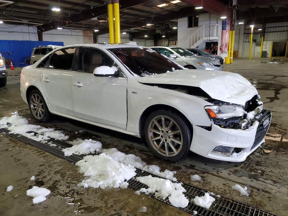 52161526 :رقم المزاد ، WAUEFAFL7FN000923 vin ، 2015 Audi A4 مزاد بيع