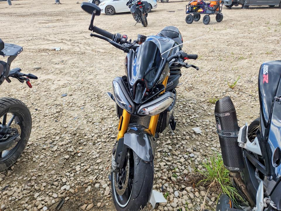 2022 Triumph Motorcycle Speed Triple მანქანა იყიდება აუქციონზე, vin: SMTP01ST0NTAZ5309, აუქციონის ნომერი: 53176796
