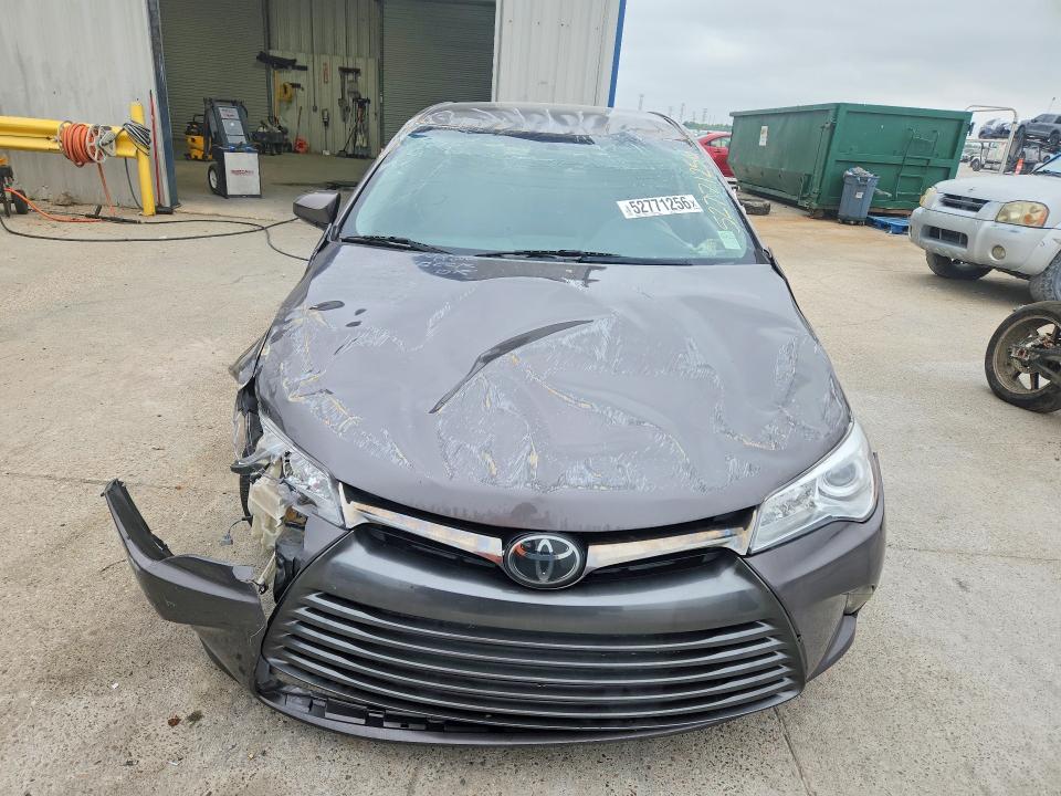 52771256 :رقم المزاد ، 4T1BF1FK4FU923634 vin ، 2015 Toyota Camry مزاد بيع
