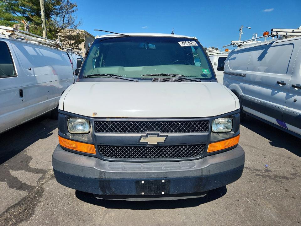 53002246 :رقم المزاد ، 1GCWGFCF7F1159867 vin ، 2015 Chevrolet Express G2500 مزاد بيع