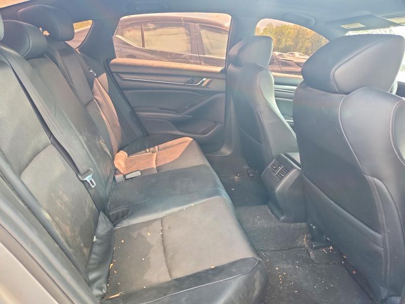 53125916 :رقم المزاد ، 1HGCV2F3XJA047741 vin ، 2018 Honda Accord مزاد بيع