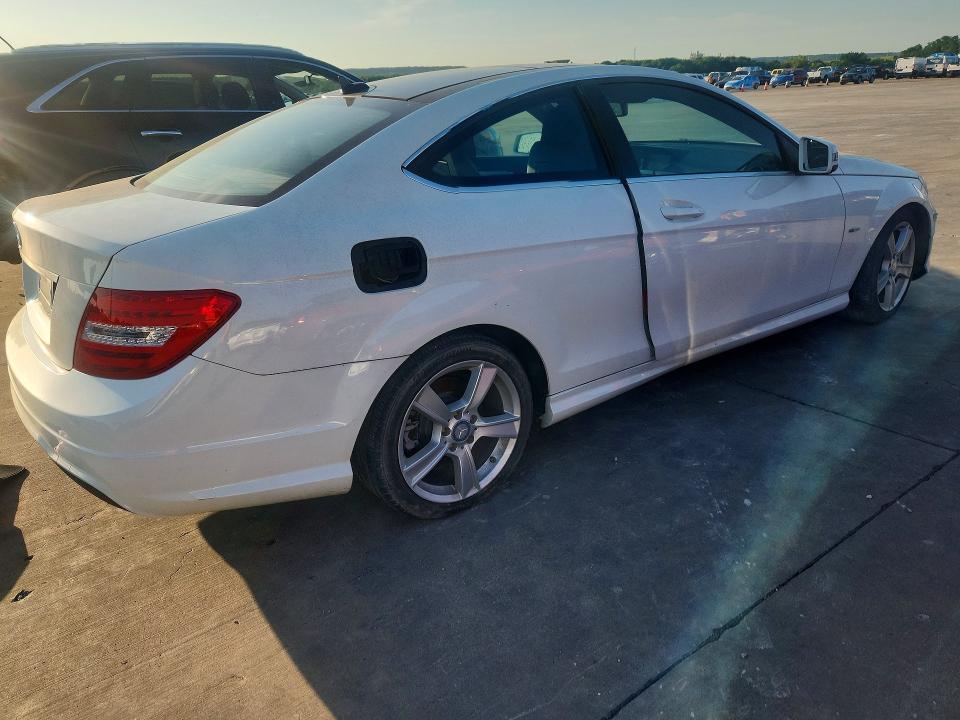 2012 Mercedes-benz C მანქანა იყიდება აუქციონზე, vin: WDDGJ4HB2CF820502, აუქციონის ნომერი: 55218626