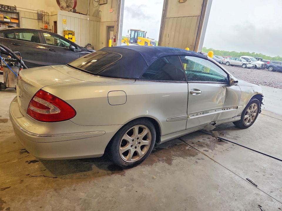 52123966 :رقم المزاد ، WDBTK65GX4T030948 vin ، 2004 Mercedes-benz Clk مزاد بيع