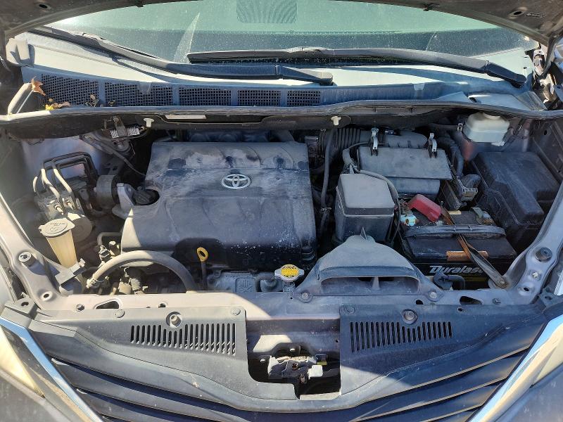 55182186 :رقم المزاد ، 5TDKK3DC1BS076710 vin ، 2011 Toyota Sienna مزاد بيع
