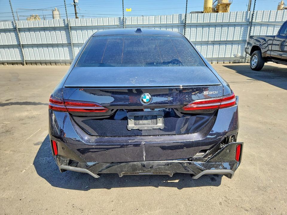 54640026 :رقم المزاد ، WBA43FJ02SCU07083 vin ، 2025 Bmw 530 مزاد بيع