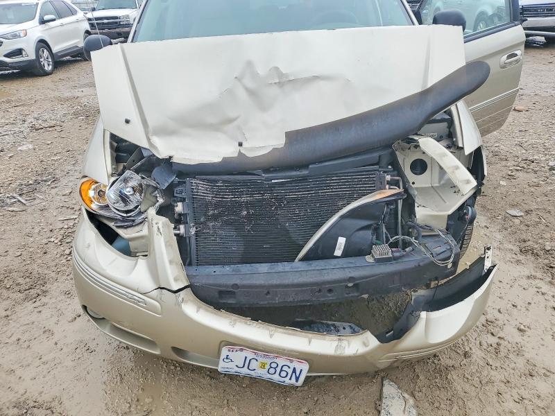 Auction sale of the 2005 Chrysler Town & Country, vin: 2C8GP54L55R233797, lot number: 54141006