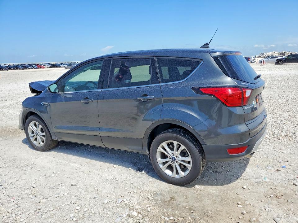 54132466 :رقم المزاد ، 1FMCU0GDXKUB81898 vin ، 2019 Ford Escape مزاد بيع