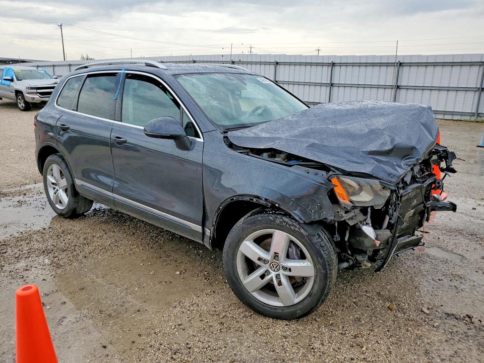 54641306 :رقم المزاد ، WVGEF9BP9DD006165 vin ، 2013 Volkswagen Touareg مزاد بيع