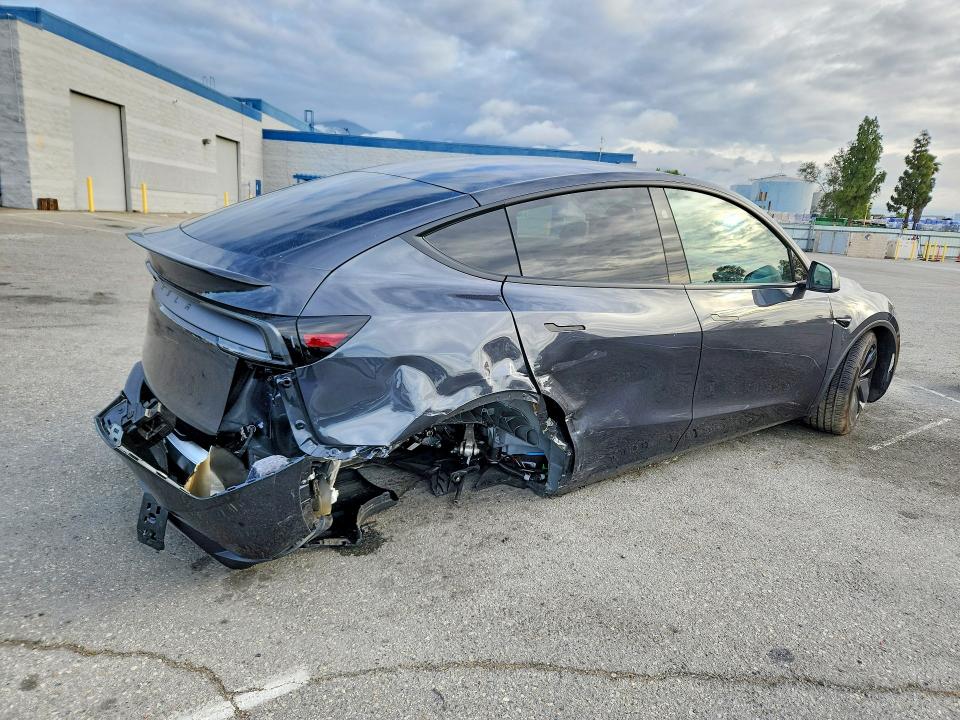 52246376 :رقم المزاد ، 7SAYGDED4TF381362 vin ، 2026 Tesla Model Y مزاد بيع