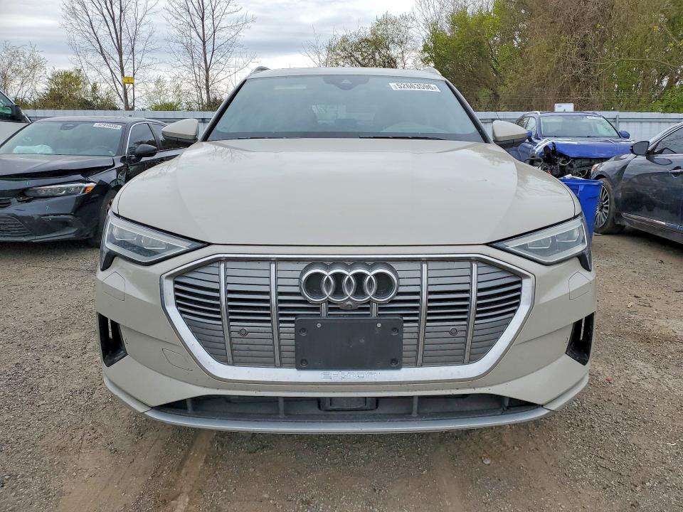 2019 Audi E-tron მანქანა იყიდება აუქციონზე, vin: WA1VAAGE3KB015667, აუქციონის ნომერი: 52663596