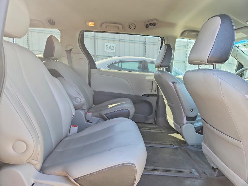 53013016 :رقم المزاد ، 5TDZK3DC8DS391912 vin ، 2013 Toyota Sienna مزاد بيع